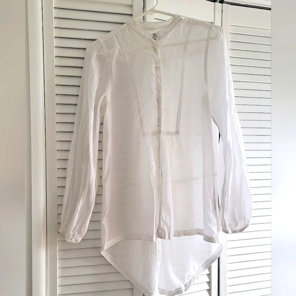 White Tunic style lightweight blouse by Birger et Mikkelson. - Picture 1 of 6